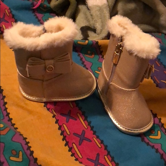 MK BABY SHOES - Picture 5 of 5